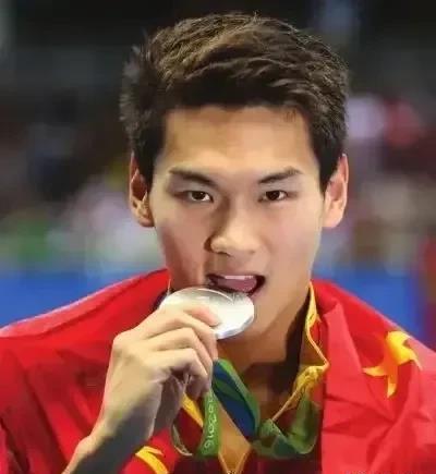 男子游泳中国世界冠军是谁_男子游泳冠军2021_游泳男子冠军世界中国是谁